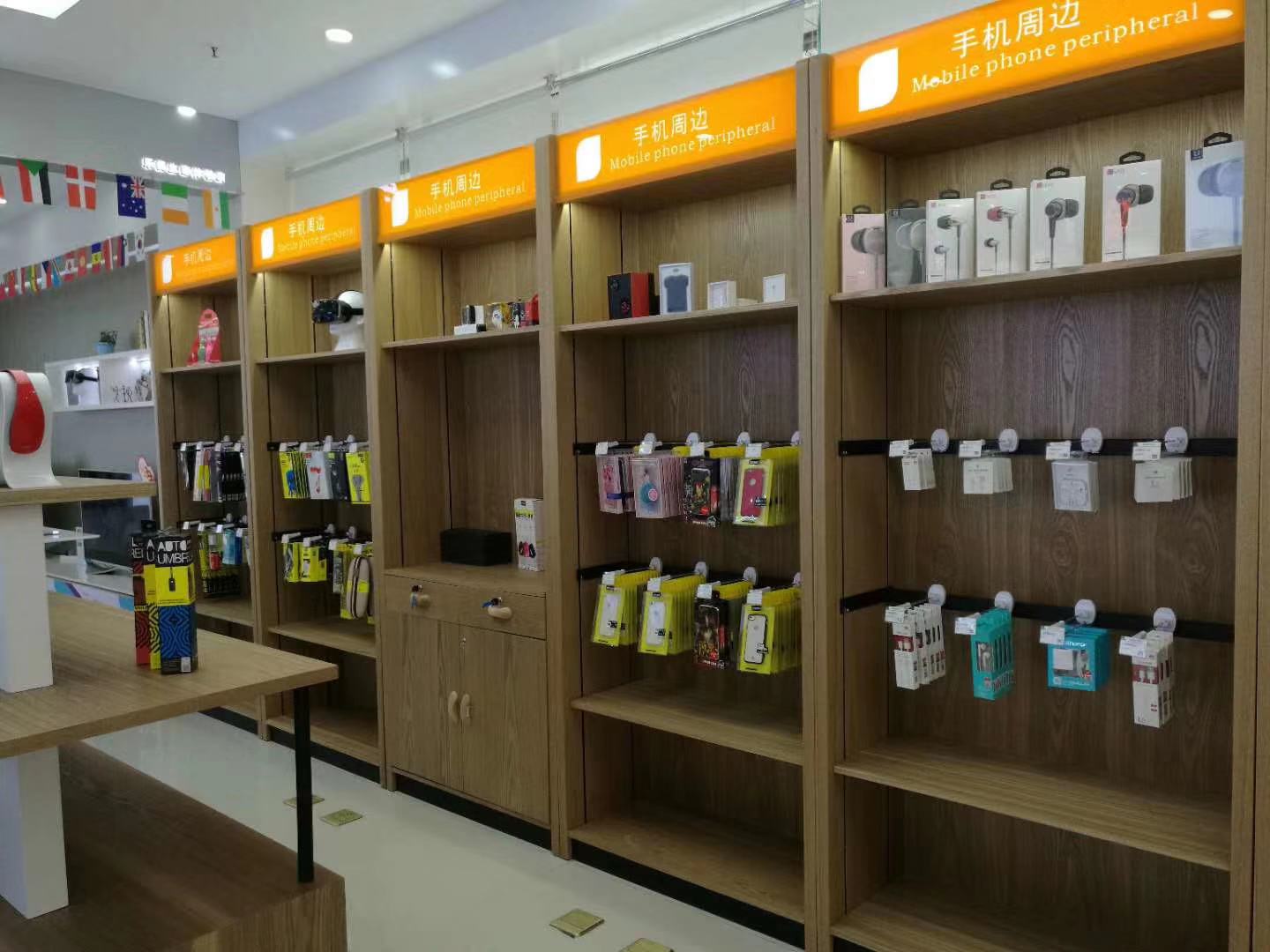 手機數碼展櫃定（dìng）做（zuò）手機配件展櫃