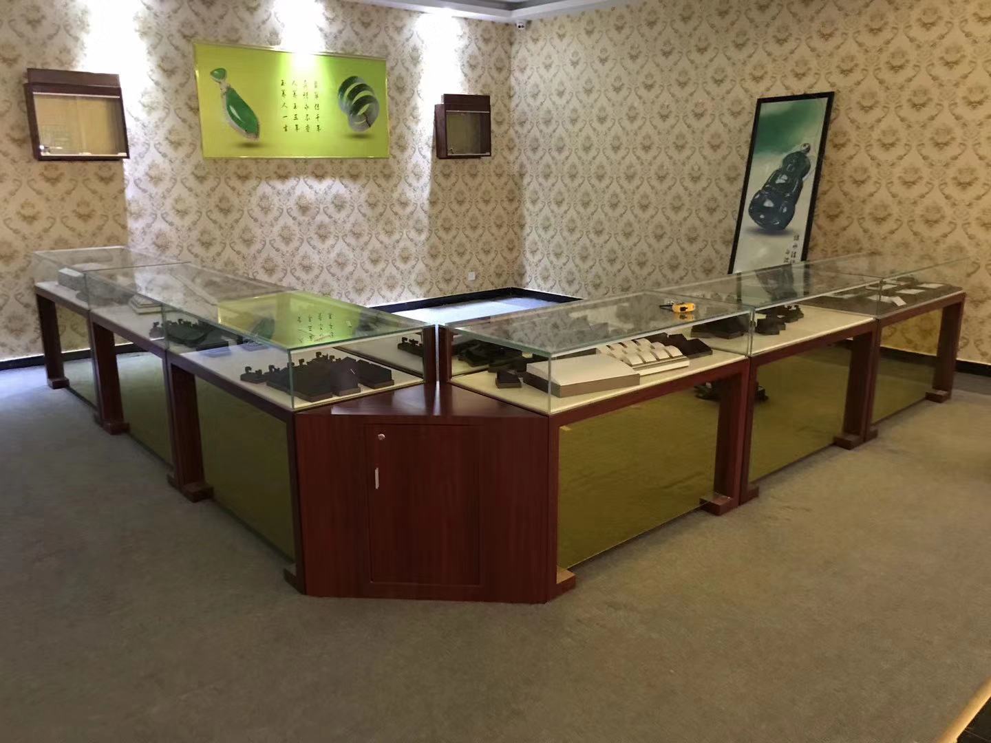 珠寶翡翠（cuì）玉石展櫃設（shè）計製作