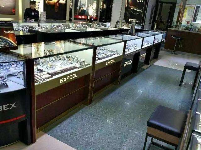 钟表展柜（guì）艺（yì）术品展柜定做